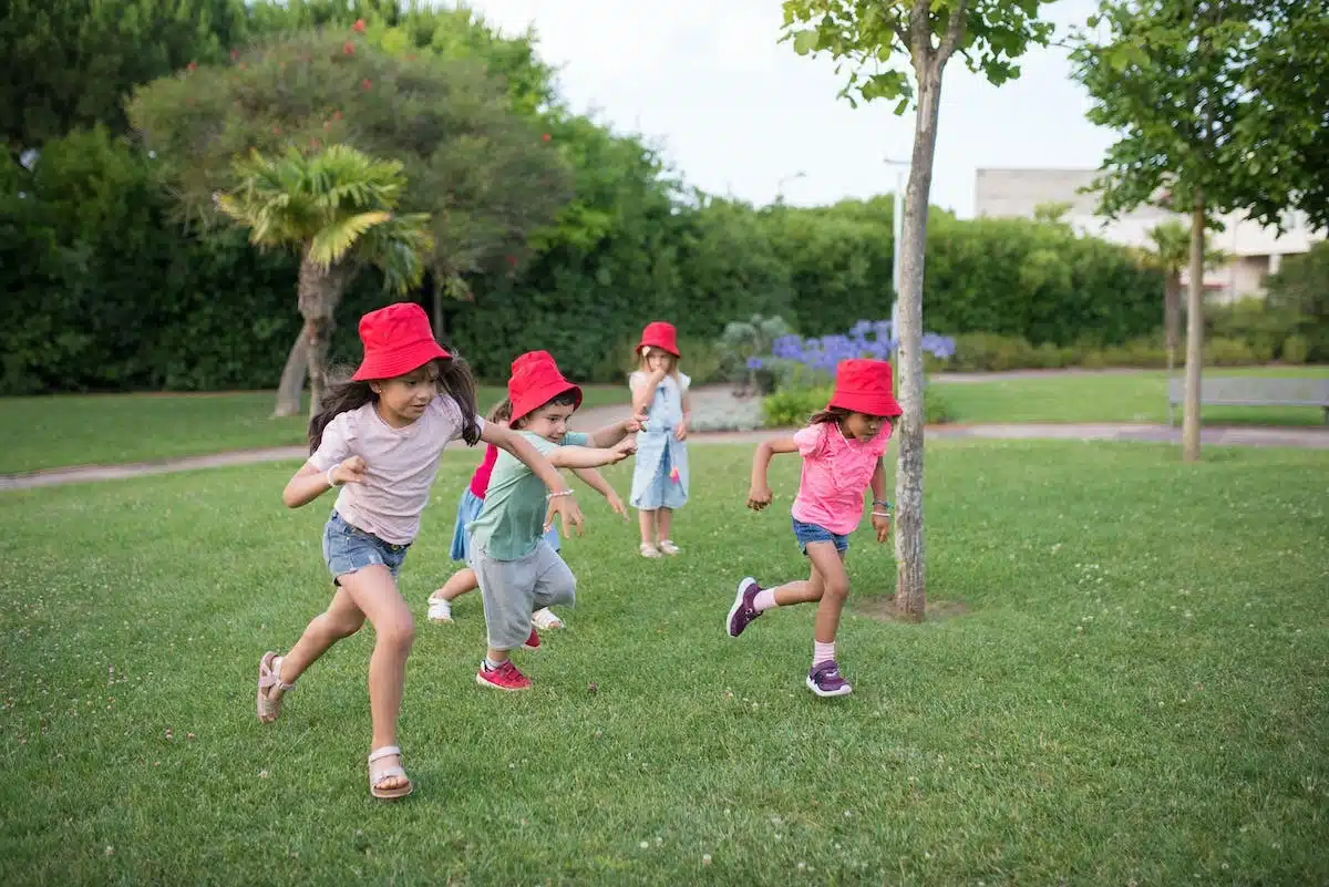 enfants  jouer